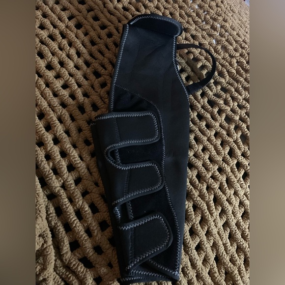 Furtent Black Dog Elbow Brace - Picture 7 of 9